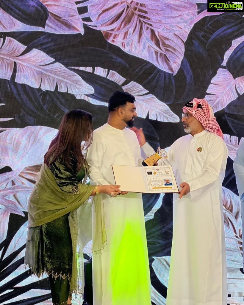 Shamna Kasim Instagram - It’s a privilege to receive UNITED ARAB EMIRATES 13th Internationally Peace Award 2023 …. For the best Business Entrepreneur 🙏 His Highness Sheikh Sohail Bin Hasher Al Maktoum #almaktoum #royalfamily #dubai