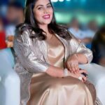 Shamna Kasim Instagram - Thank u so much @resha_by_rehana_shana for this beautiful outfit in a very short time 😍😘 and thank u @arabianvoice.ae for inviting for this wonderful start 😍 Costume : @resha_by_rehana_shana Hairstylist : @alsadiqbeautysaloon
