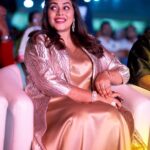 Shamna Kasim Instagram - Thank u so much @resha_by_rehana_shana for this beautiful outfit in a very short time 😍😘 and thank u @arabianvoice.ae for inviting for this wonderful start 😍 Costume : @resha_by_rehana_shana Hairstylist : @alsadiqbeautysaloon