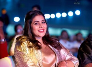 Shamna Kasim Instagram - Thank u so much @resha_by_rehana_shana for this beautiful outfit in a very short time 😍😘 and thank u @arabianvoice.ae for inviting for this wonderful start 😍 Costume : @resha_by_rehana_shana Hairstylist : @alsadiqbeautysaloon
