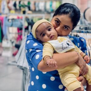 Shamna Kasim Instagram - The happiness you get being a mother u will not get that in anything…. Having the best and the best time of my life 🤲