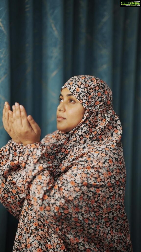 Shamna Kasim Instagram - Thank u @mehak_jilbab for this comfortable prayer dress 😍