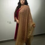 Shamna Kasim Instagram - Love beautifully and dream passionately…. Costume: @jazaashdesignstudio Pics: @v_capturesphotography Jewelry: @minimore.in Hairstylist: @hairartistpoojagupta Personal staff: @pranay_kohli @etvtelugu2708 @etvwin #dheepremierleague #lovemyjob 🧿