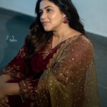 Shamna Kasim Instagram - Love beautifully and dream passionately…. Costume: @jazaashdesignstudio Pics: @v_capturesphotography Jewelry: @minimore.in Hairstylist: @hairartistpoojagupta Personal staff: @pranay_kohli @etvtelugu2708 @etvwin #dheepremierleague #lovemyjob 🧿