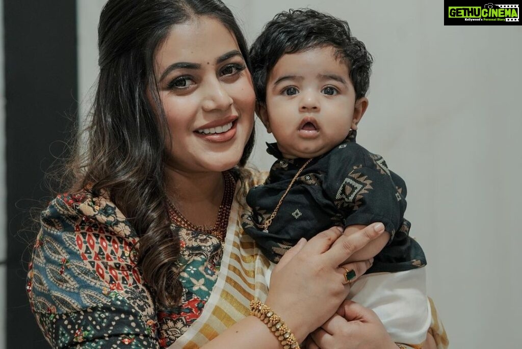 Shamna Kasim Instagram - Happy moments from yesterday function ❤️🧿 Thank u imra for this beautiful family costume : @imraabespoke