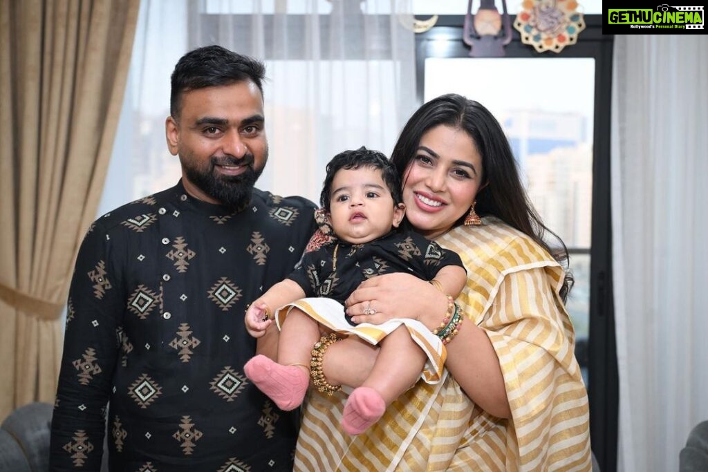 Shamna Kasim Instagram - Happy moments from yesterday function ❤️🧿 Thank u imra for this beautiful family costume : @imraabespoke