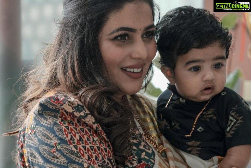 Shamna Kasim Instagram - Happy moments from yesterday function ❤️🧿 Thank u imra for this beautiful family costume : @imraabespoke