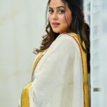 Shamna Kasim Instagram - Thank u so much @kalaakaari for this very very beautiful onam attire ❤️ 👗 @kalaakaari 📷 @shutter_mediaindxb 💄 @ndotk_salon 💍 @kushalsfashionjewellery