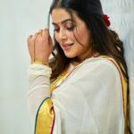 Shamna Kasim Instagram - Thank u so much @kalaakaari for this very very beautiful onam attire ❤️ 👗 @kalaakaari 📷 @shutter_mediaindxb 💄 @ndotk_salon 💍 @kushalsfashionjewellery