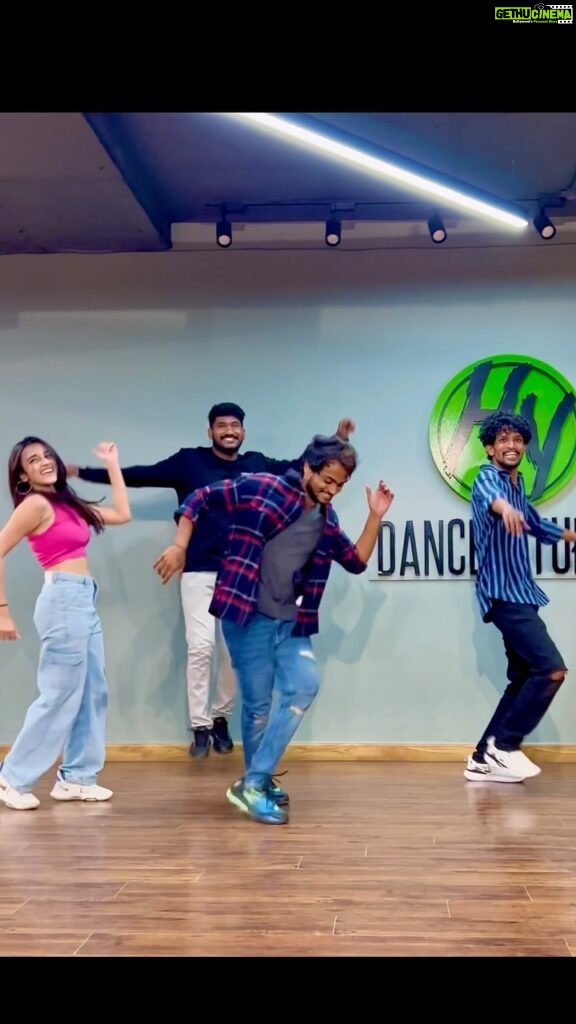 Shanmukh Jaswanth Kandregula Instagram - Chaleya 🍭❤️ @nuveksha @adil__shaan @chandu__naiduu #shannu #chaleya #dance Hyderabad