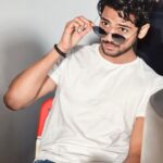 Shanmukh Jaswanth Kandregula Instagram - COLLEGE STYLEEEEE 😎 Student Antaru ra babuuuu 😅🫰🏻 Shoot starting in 3 ... 2 ... 1 Day 😍 Ika nundi shannu kadu , SHIVA ❤️ Visakhapatnam