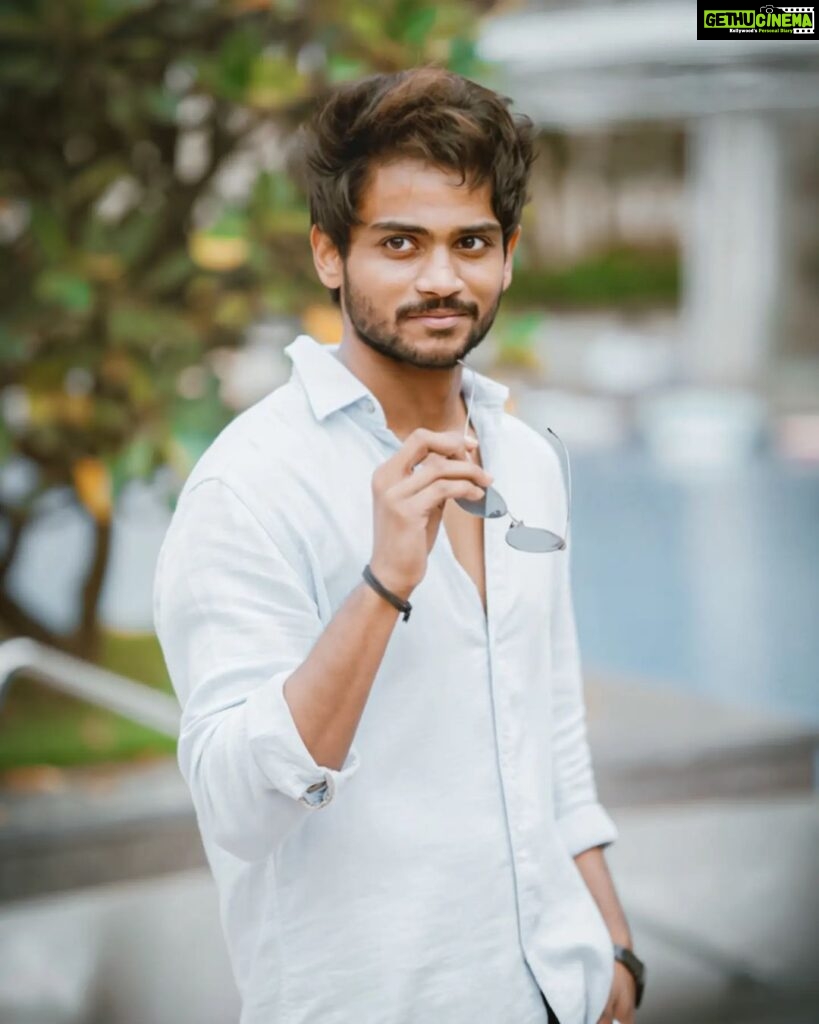 Shanmukh Jaswanth Kandregula Instagram - Smile but with EYES 👀❤ P C : @rohitmj.photo ❤ #shannu