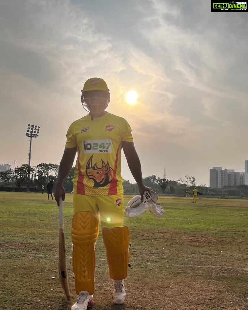 Shanthanu Bhagyaraj Instagram - 💛 A Gun is no more dangerous than a Cricket Bat in the hands of a MadMan - Prince Phillip 💛 A good practice session with a knock of 100 not out of 26 balls and I can call it a day 💛 📸 @d.palselvakumar #cricket #cricketlovers #loveforcricket #yellow #yellowjersey #chennai #chennairhinos