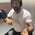 Shanthanu Bhagyaraj Instagram - Dubbing BTS #MY3 ❤️🎉 Watch till the end 🙏🏻 There was a dialogue fumble & I said “INNORU ROBOT INNORU BREAKFAST” by mistake but managed in the same take and @theabishekkumar & @sakthii___ were clueless what to react🤣🤣 Watch their expression .. too cute 😍🤣 Been wanting to share this for long 😜😍 A @disneyplushotstartamil Original Directed by @rajeshmdirector @ihansika @themugenrao @jananihere_ @trendloud @ganesan_s_official