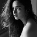 Shanvi Srivastava Instagram - i’m the mix of black and white… 🖤 . . . . 📸 @shreyansdungarwal . . #shanvisrivastava #eyes #blackandwhite #grey #deepthoughts #shanvisri #sundayvibes #weekendmood