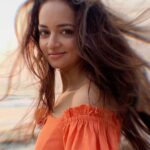 Shanvi Srivastava Instagram - So much to be grateful for in 2022! So much to look forward to in 2023! 🙏🏼😎 But for now, let’s be in the moment and enjoy! Happy new year everyone! 💥💃🏻 . . . #happynewyear #newyear #2023 #itsagoodday #newyearvibes #positivity #love #happiness #health #peace #goodvibes #goodvibesonly✨ #shanvi #shanvisrivastava #shanvisri