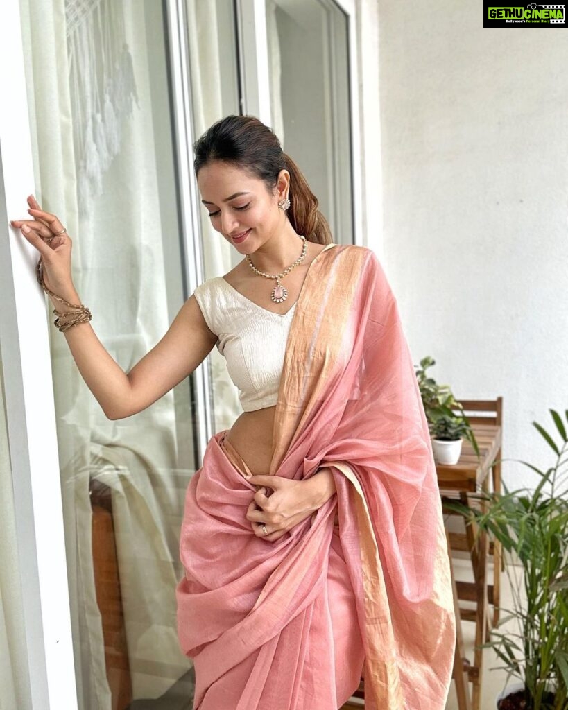 Shanvi Srivastava Instagram - Sometimes, I just let my jewels do the talking! 💎 Jewels: @kalyanjewellers_official Outfit: @gonative.in @ende.in Styling: @smitha_prakash19 . . . #lovejewelry #indian #india #shanvi #shanvisrivastava #shanvisri #saree #kalyanjewellers #potd #ootd Mumbai, Maharashtra