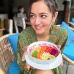 Shanvi Srivastava Instagram - Colouring the world bright! 🌈 . . . #colouringtheworld #loveforsmoothie #smoothiebowl #smoothies #healthy #healthyfood #bali #shanvi #shanvisrivastava #shanvisri