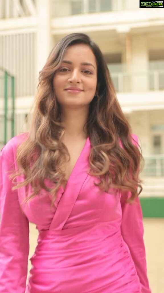 Shanvi Srivastava Instagram - #AD Get a trendy new hair transformation at home in just 30 mins with the L’Oreal Paris Casting Creme Gloss Ultra Visible! I’m just in love with my new hair💕. I chose the Shade 632, Light Golden Brown from their Ultra Visible Range. It has no ammonia, gives a vibrant colour even on dark hair and it lasts 32 washes. It made my hair 5X glossier and shinier. Buy yours from @amazonfashionin, now at great discounts! @lorealparis #CastingCremeGloss #UltraVisibleHairColour #LOrealParis #lorèalparisindia #shanvisrivastsava Bangalore, India
