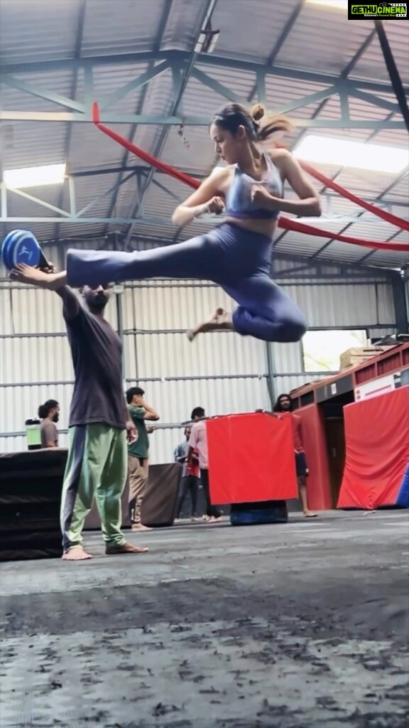 Shanvi Srivastava Instagram - Just a glimpse….Learning something i never thought i would…. not now for sure… training till every cell of the body is sore… oh it gives another high !! Knowing that our body can do so much if the mind is strong! It’s all in the head they say… may be , may be not! I guess it’s just two things….. NOT GIVING UP and It’s never too late! CHEERS to this new journey!!! . . . #shanvisri #shanvisrivastava #flyingkick #martialarts #kicks #love #health #fitness #nevertoolate #wednesdaywisdom #nevergiveup Chaos Faktory