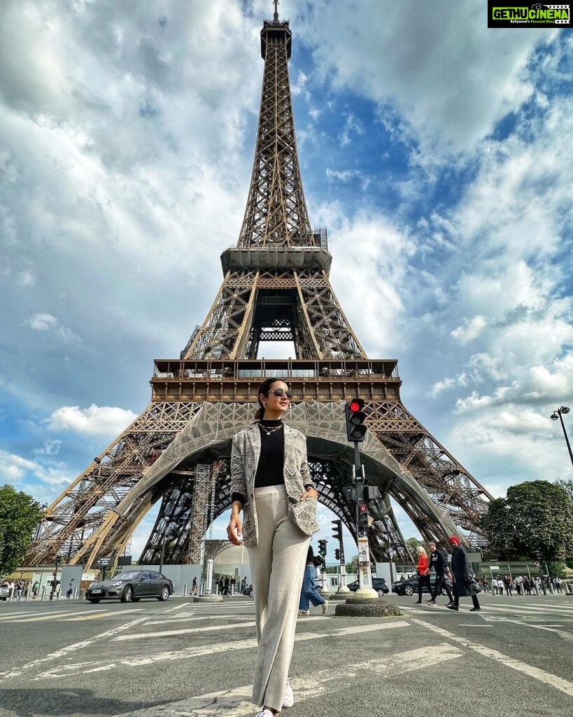 Shanvi Srivastava Instagram - Finally its time for the #eifeltower to bless my #instagram handle! . . . #shanvisrivastava #shanvisri #paris #france #love #travelgram #life #vacation Eiffel Tower
