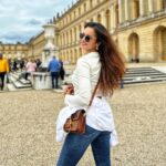 Shanvi Srivastava Instagram - Caption this🤓 . . . . #shanvisrivastava #shanvisri #france #paris #versaillespalace #travel #love #instatravel #photography Versailles Palace Paris