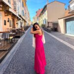 Shanvi Srivastava Instagram - my favourite is the second one for all the filmy reason☺️☺️☺️ . . . . #shanvisrivastava #shanvisri #shanvi #love #travel #cannes #europe #travelgram #mondaymotivation #instalove #instatravel Cannes Old Town