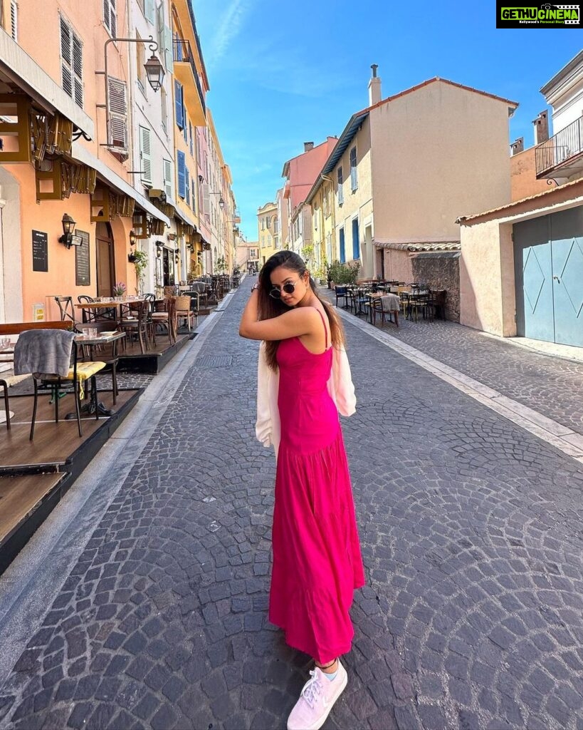 Shanvi Srivastava Instagram - my favourite is the second one for all the filmy reason☺️☺️☺️ . . . . #shanvisrivastava #shanvisri #shanvi #love #travel #cannes #europe #travelgram #mondaymotivation #instalove #instatravel Cannes Old Town