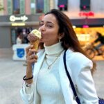 Shanvi Srivastava Instagram – Who else loves eating an ICECREAM in winters 🙈? 
.
.
.
.
#shanvisrivastava #shanvisri #icecream #travel #love #europe #paris #cannes #saturday #vibes #travelgram #life Paris, France