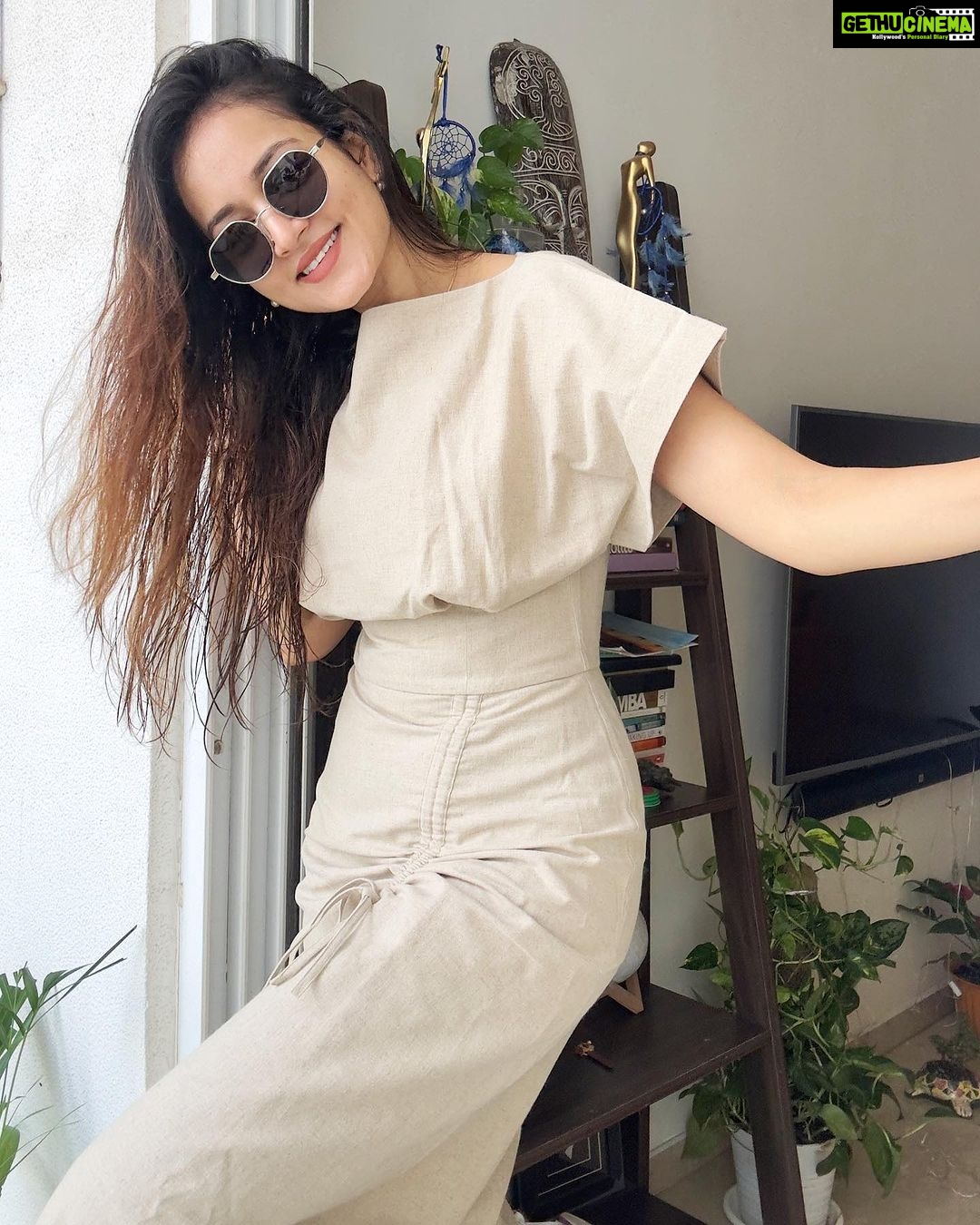 Shanvi Srivastava Instagram - Get up N dress up! ππ . . . . Styling - @smitha_prakash19 Outfit - @anjum_khanofficial #shanvisri #shanvisrivastsava#ootd #bengaluru #love #instafashion #dressup #actor Bangalore, India