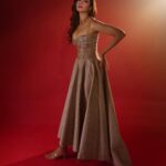 Shanvi Srivastava Instagram – Actress : @shanvisri 
Design by : @anyracouture
📸 : @sandeep.mv 
Accessories by : @dhwanibansalofficial 
MUA : @makeupby_ringkulaishram 
Styled by : @smitha_prakash19 
Location : @_sunburstt_ 

#shanvi  #shanvisrivastava #sandeepmv #SMV #portraitsbySMV Bangalore, India