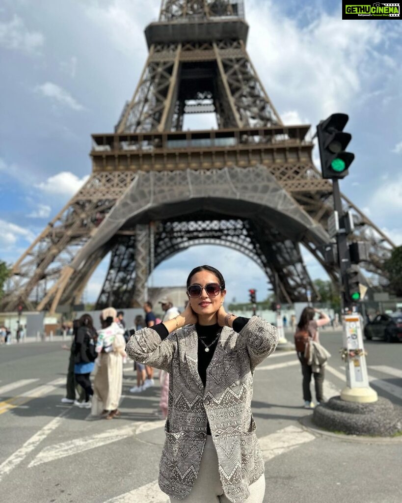 Shanvi Srivastava Instagram - Finally its time for the #eifeltower to bless my #instagram handle! . . . #shanvisrivastava #shanvisri #paris #france #love #travelgram #life #vacation Eiffel Tower