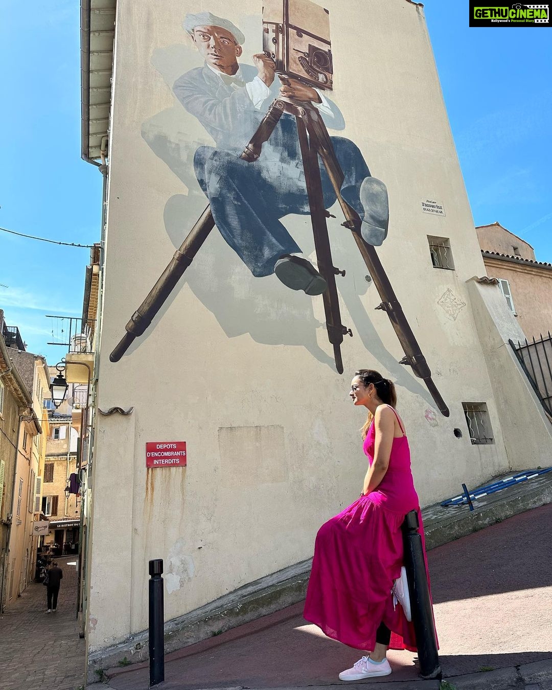 Shanvi Srivastava Instagram - my favourite is the second one for all the filmy reason☺️☺️☺️ . . . . #shanvisrivastava #shanvisri #shanvi #love #travel #cannes #europe #travelgram #mondaymotivation #instalove #instatravel Cannes Old Town