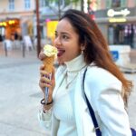 Shanvi Srivastava Instagram - Who else loves eating an ICECREAM in winters 🙈? . . . . #shanvisrivastava #shanvisri #icecream #travel #love #europe #paris #cannes #saturday #vibes #travelgram #life Paris, France