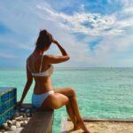 Shanvi Srivastava Instagram - It’s time for a holiyayyyyyy….. Get ready to get your timeline spammed bichusssssss!!! 💃 . . . . . P.S. - Please don’t expect 👙pictures 🤣 . . . #shanvisrivastava #shanvisri #shanvi #holiday #travel #love #findinglove #tuesdaymotivation #life