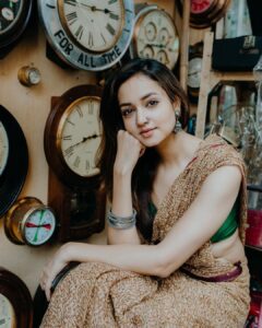 Shanvi Srivastava Instagram - ये आँखें और इन खुली आँखों में बंद हज़ारों सपने….ये हज़ारों सपने और इन्हें हक़ीक़त में बदलने का इंतज़ार …..
मेरी कहानी …. 
.
.
.
.
. 
#shanvisrivastava #shanvisri #shanvisrivastsav #chorbazaar #mumbai #cityofdreams  #love #life #mondaymotivation