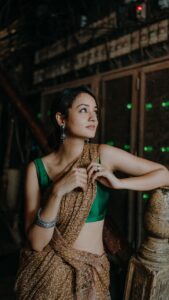 Shanvi Srivastava Instagram - Follow with me into the lanes of Chor bazar and discover the magic & fun that went behind this shoot! ✨

This guy @haram_khor_ has an eye for detail and patience to shoot in the busiest streets in Mumbai! Can't wait for the next location! ☺️
.
.
.
#whatsthenextlocation #chorbazaar #mumbai #amchimumbai #photoshoot #shanvi #shanvisrivastava #shanvisri #shootdays #potd #ootd #reels