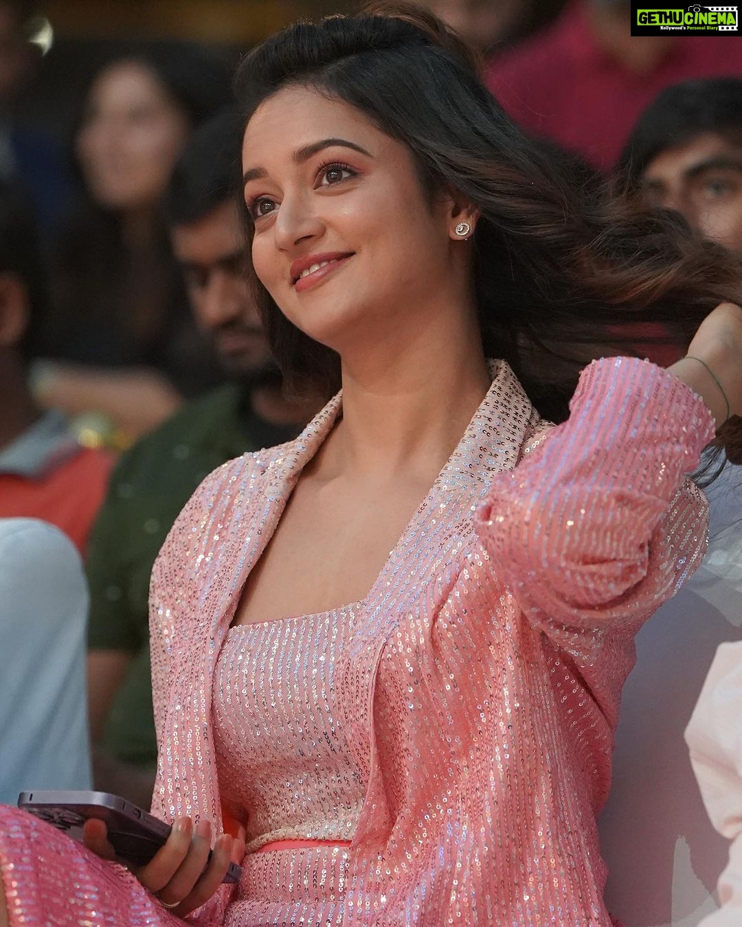 Shanvi srivastava family