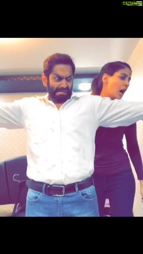 Sharib Hashmi Instagram - Yeh dosti hum nahin todenge ❤ #friendsforever ❤ Happpy Birthdayyyy to Youuu Jigri 🎂🎂❤❤ @shreyadhan13 ❤❤ Itne Khoobsurat #GabbarSingh ko kahin dekha hai ?? 😜 #happybirthday #sholay #TheFamilyMan #bts #JK #zoya #funtimes #throwback #throwbacktuesday