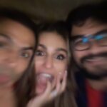 Sharib Hashmi Instagram - O ammazzinggg Womaniyaaa !!! Happy Birthday to youuu @iamhumaq ❤️🤗🎂🎂🎂🎂 ❤️❤️❤️❤️ Dherr saara pyaar aur khoob saari duaayein ❤️❤️❤️❤️ Aur haan humare dhaansooo DOP @kunjumonsalu ❤️ ka dhaansooo naach bhi gaur farmaaiye 🕺🏻❤️❤️🕺🏻🕺🏻 @pglens ❤️❤️ @gautamved83 ❤️❤️ @rikin_morty ❤️❤️