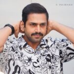 Sharib Hashmi Instagram - Kaisa Lag Riya Hoon publeekk ?!? 📸 @vaibhav_gadahire_photography ❤️ #newlook #smile #smileplease #happytuesday #instagood #instagram Mumbai - The City of Dreams