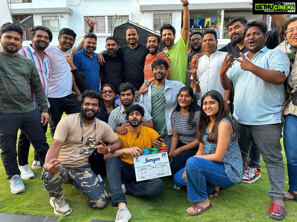 Sharib Hashmi Instagram - Happy Faces from the sets of sangii🥳🥳 It's wrap for @mrfilmistaani sir. It was an awesome experience working with you sir ji. Lot's of learnings from you.😇🙌 . . #sangii #film #filmmaking #filmmakers #hindifilm #hindimovie #bollywood #newmovie #newfilm