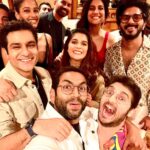 Sharib Hashmi Instagram - Selfie lete huye photuu , phir #selfie phir dher saare Guns and Gulaabs ❤️❤️❤️❤️ #GunsAndGulaabs Streaming from today only on @netflix_in ❤️❤️❤️ MAAR DAALO #BINGEWATCH !!!! #GunsAndGulaabsOnNetflix @rajanddk @rajkummar_rao @dqsalmaan @gouravadarsh @tjbhanu @gulshandevaiah78 @iamsumankumar @sumitaroraa @shreyadhan13 @poojagor @vipin.sta @iammanujsharma @thisisnilesdivekar @goutamsharmaa191 @gouravsharma191 @tanishqchaudhary_ @krishrao_official @suhanisethi_ @araham.sawant @d2r_films @Amanpant02 #SatishKaushik #RajAndDK #netflix #original #series #fun #crazy #selfie #groupselfie #instagood #instagram #netflixoriginal #guns #gulaab #gunsandroses