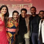 Sharib Hashmi Instagram - Selfie lete huye photuu , phir #selfie phir dher saare Guns and Gulaabs ❤️❤️❤️❤️ #GunsAndGulaabs Streaming from today only on @netflix_in ❤️❤️❤️ MAAR DAALO #BINGEWATCH !!!! #GunsAndGulaabsOnNetflix @rajanddk @rajkummar_rao @dqsalmaan @gouravadarsh @tjbhanu @gulshandevaiah78 @iamsumankumar @sumitaroraa @shreyadhan13 @poojagor @vipin.sta @iammanujsharma @thisisnilesdivekar @goutamsharmaa191 @gouravsharma191 @tanishqchaudhary_ @krishrao_official @suhanisethi_ @araham.sawant @d2r_films @Amanpant02 #SatishKaushik #RajAndDK #netflix #original #series #fun #crazy #selfie #groupselfie #instagood #instagram #netflixoriginal #guns #gulaab #gunsandroses
