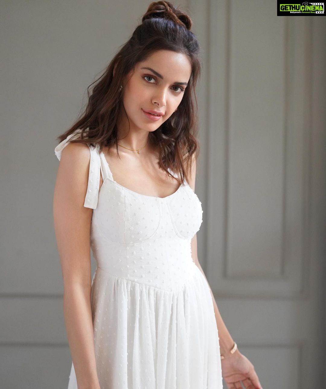 Shazahn Padamsee - 27.8K Likes - 🕊️💫
Shot by @popmercy
Styled by @priyasatelier
Makeup @makeupandhairbyupasana
Hair @ishansupriyamilind