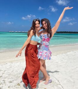 Shazahn Padamsee Instagram - Happiest in the ☀️ 

@conrad_maldives 
@thepravasitraveller