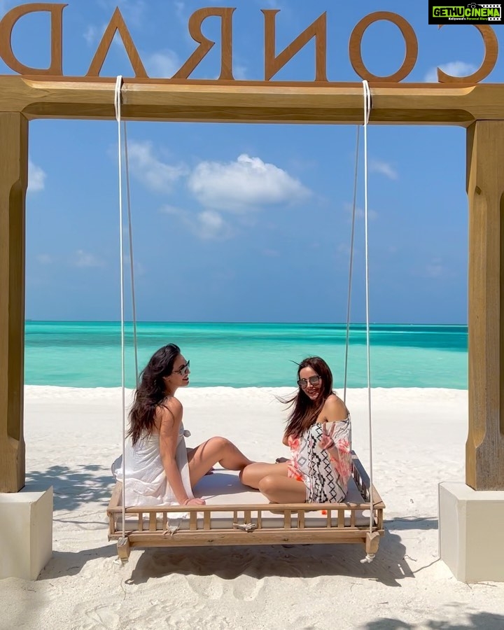 Shazahn Padamsee Instagram - 👋 maldives @conrad_maldives @thepravasitraveller Conrad Maldives