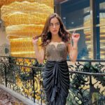 Shazahn Padamsee Instagram - Easy glam 🖤 @siddartha_tytler