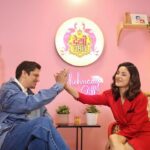 Shehnaaz Kaur Gill Instagram - Had the absolute and immense pleasure to host this wonderful actor @itsvijayvarma on my show. My mini bucket list of personalities I wanted to have on my show is slowly getting fulfilled. What an amazing episode we have shot, can’t wait for you all to watch it. #DesiVibesWithShehnaazGill Outfit: @thelocalvintage_ Stylist: @junni.khyriem MUA: @harishsalvimua Hair: @cheembabaljit2 Managed by: @kaushal_j Location @merakiistudioz
