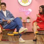 Shehnaaz Kaur Gill Instagram - Had the absolute and immense pleasure to host this wonderful actor @itsvijayvarma on my show. My mini bucket list of personalities I wanted to have on my show is slowly getting fulfilled. What an amazing episode we have shot, can’t wait for you all to watch it. #DesiVibesWithShehnaazGill Outfit: @thelocalvintage_ Stylist: @junni.khyriem MUA: @harishsalvimua Hair: @cheembabaljit2 Managed by: @kaushal_j Location @merakiistudioz